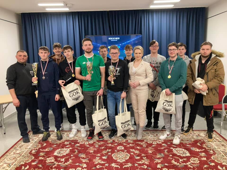 Turniej FIFA 22 w Olszewie-Borkach. Szymon Szczepanek najlepszy w kategorii 16+ - zdjęcie #1 - eOstroleka.pl