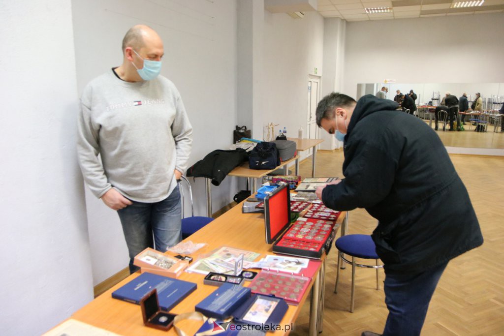 Kolekcjonerska giełda w Klubie Lokator z gośćmi zza granicy i bardzo starymi eksponatami [06.02.2022] - zdjęcie #32 - eOstroleka.pl