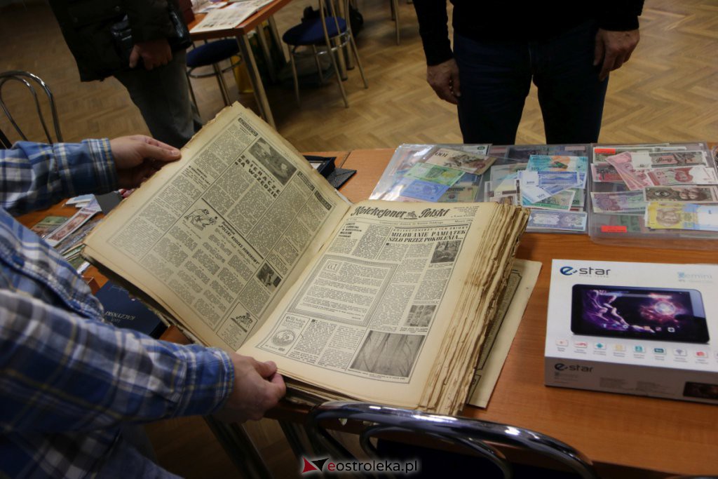 Kolekcjonerska giełda w Klubie Lokator z gośćmi zza granicy i bardzo starymi eksponatami [06.02.2022] - zdjęcie #2 - eOstroleka.pl