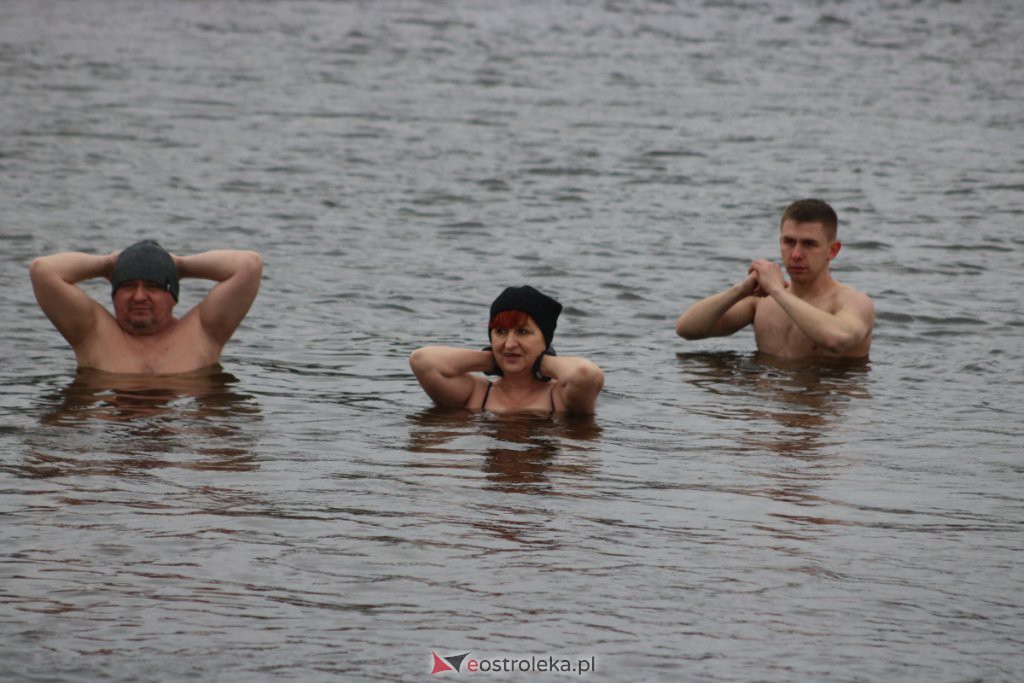 Spotkanie Morsów na plaży miejskiej w Ostrołęce [06.02.2022] - zdjęcie #16 - eOstroleka.pl