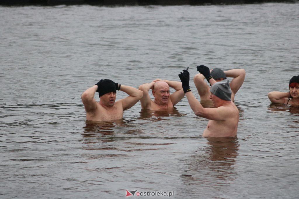 Spotkanie Morsów na plaży miejskiej w Ostrołęce [06.02.2022] - zdjęcie #14 - eOstroleka.pl