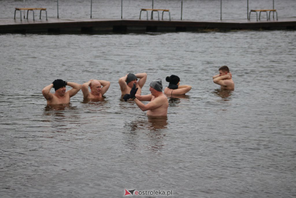 Spotkanie Morsów na plaży miejskiej w Ostrołęce [06.02.2022] - zdjęcie #13 - eOstroleka.pl