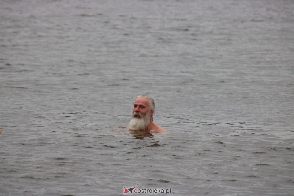 Spotkanie Morsów na plaży miejskiej w Ostrołęce [06.02.2022] - zdjęcie #7 - eOstroleka.pl