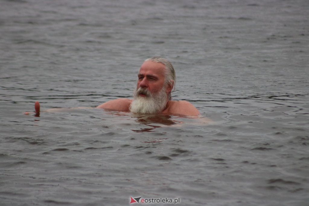 Spotkanie Morsów na plaży miejskiej w Ostrołęce [06.02.2022] - zdjęcie #6 - eOstroleka.pl