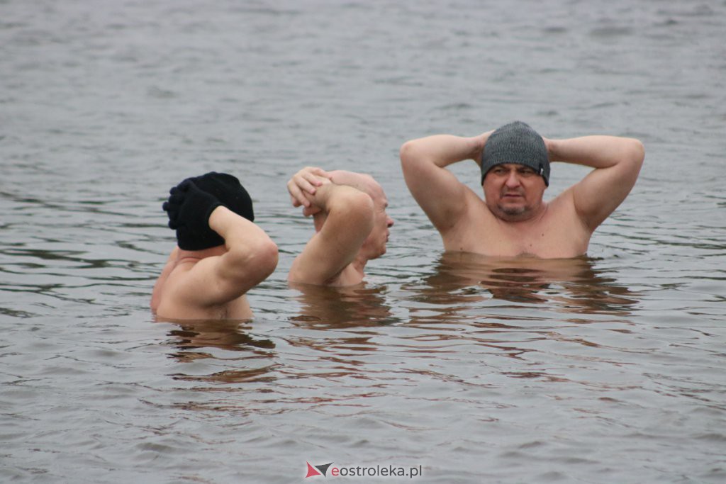 Spotkanie Morsów na plaży miejskiej w Ostrołęce [06.02.2022] - zdjęcie #5 - eOstroleka.pl