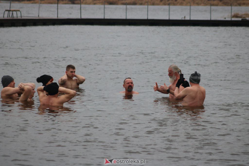 Spotkanie Morsów na plaży miejskiej w Ostrołęce [06.02.2022] - zdjęcie #4 - eOstroleka.pl