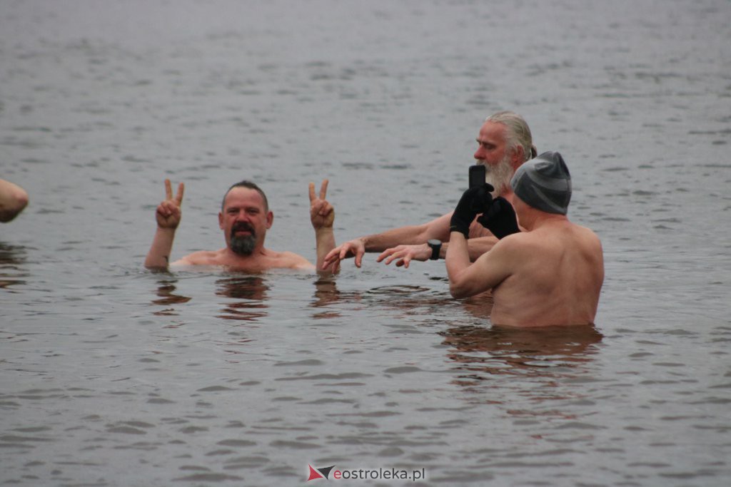 Spotkanie Morsów na plaży miejskiej w Ostrołęce [06.02.2022] - zdjęcie #3 - eOstroleka.pl