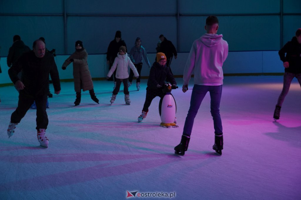 Sztuczne lodowisko w Ostrołęce strzałem w dziesiątkę [09.02.2022] - zdjęcie #20 - eOstroleka.pl