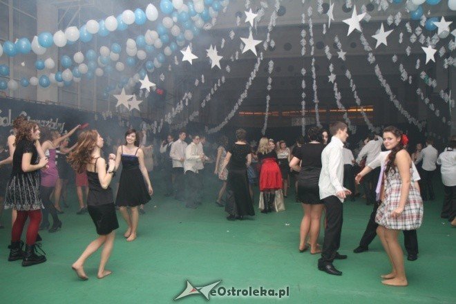 Bal gimnazjalny w gimnazjum nr 2 (05-02-2011) - zdjęcie #23 - eOstroleka.pl