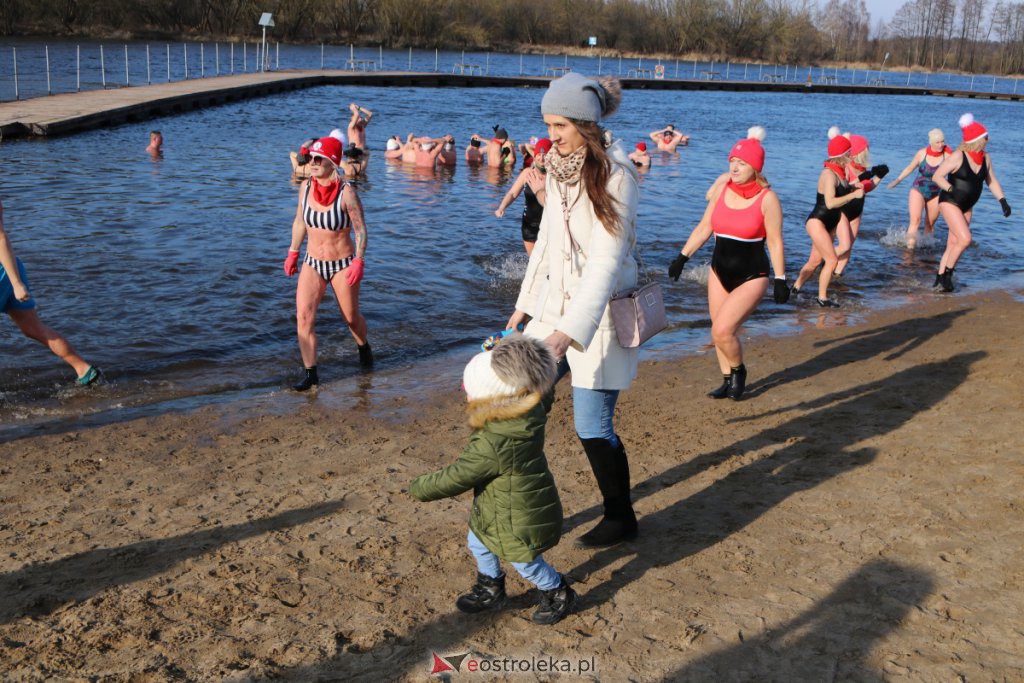 Morsowanie dla Zuzi na plaży miejskiej [13.02.2022] - zdjęcie #35 - eOstroleka.pl
