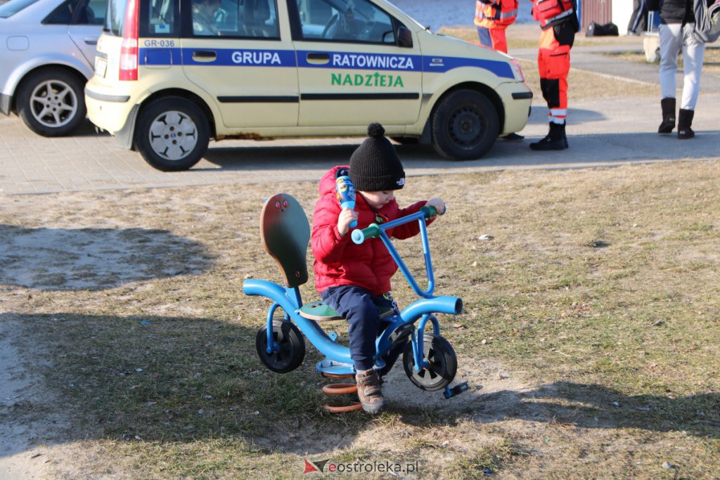 Morsowanie dla Zuzi na plaży miejskiej [13.02.2022] - zdjęcie #6 - eOstroleka.pl
