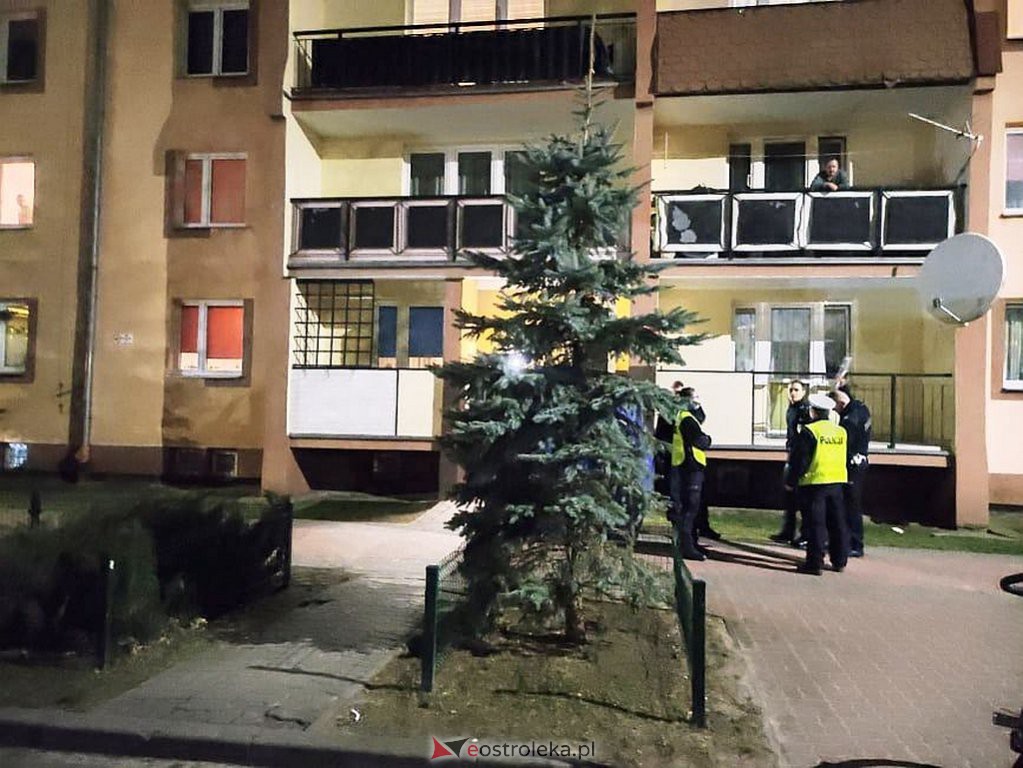 Zwłoki przy ul. Brata Żebrowskiego [14.02.2022] - zdjęcie #5 - eOstroleka.pl