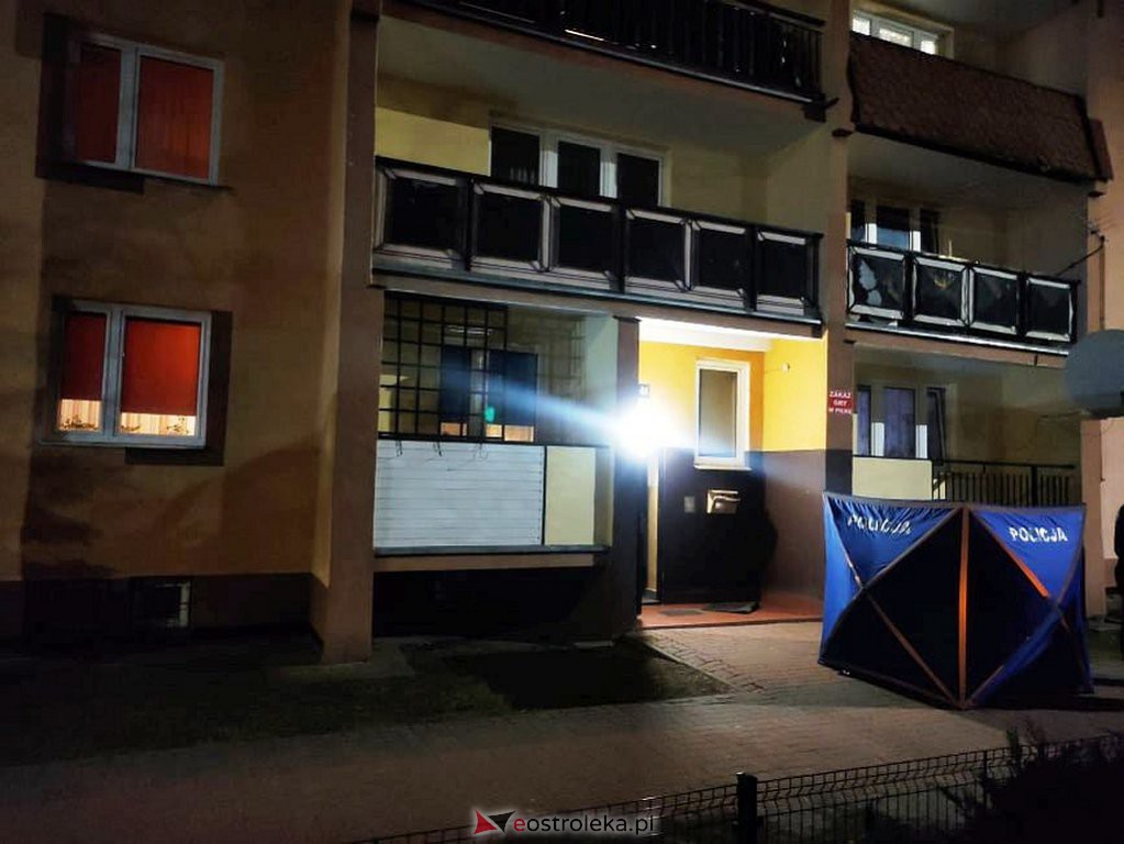 Zwłoki przy ul. Brata Żebrowskiego [14.02.2022] - zdjęcie #2 - eOstroleka.pl