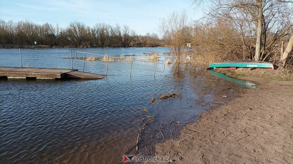 Poziom wody w Narwi na wysokości plaży w Ostrołęce [16.02.2022] - zdjęcie #12 - eOstroleka.pl