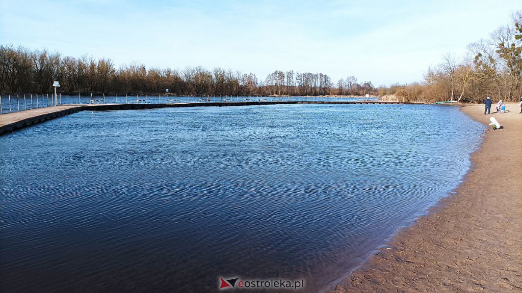 Poziom wody w Narwi na wysokości plaży w Ostrołęce [16.02.2022] - zdjęcie #7 - eOstroleka.pl