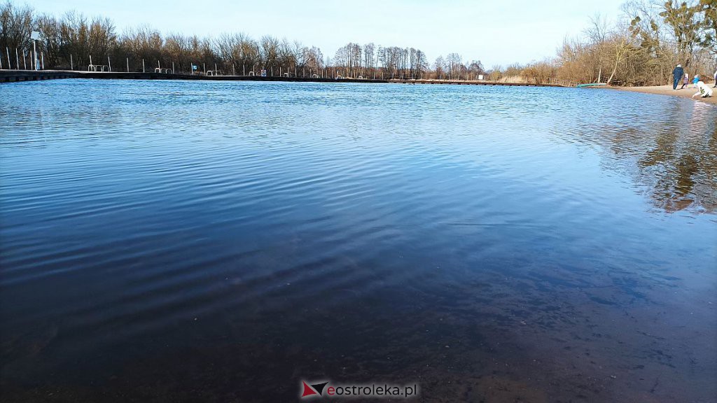 Poziom wody w Narwi na wysokości plaży w Ostrołęce [16.02.2022] - zdjęcie #9 - eOstroleka.pl