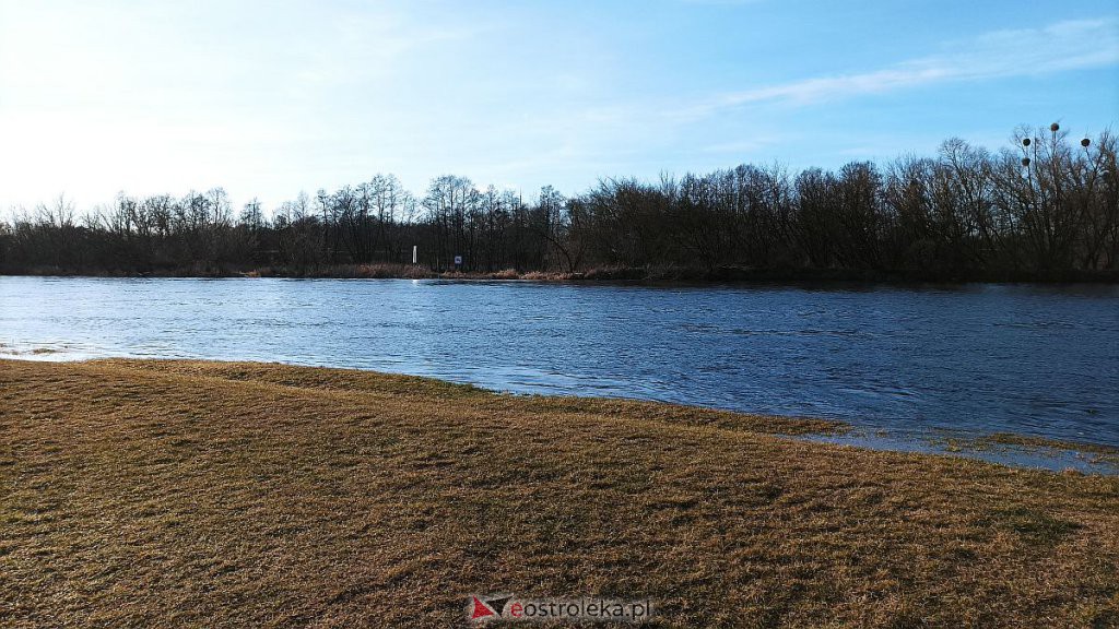 Poziom wody w Narwi na wysokości plaży w Ostrołęce [16.02.2022] - zdjęcie #4 - eOstroleka.pl