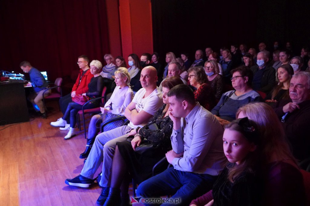 Spektakl teatralny Ostrołęckiej Sceny Autorskiej - Przeciętny gatunek człowieka - zdjęcie #26 - eOstroleka.pl