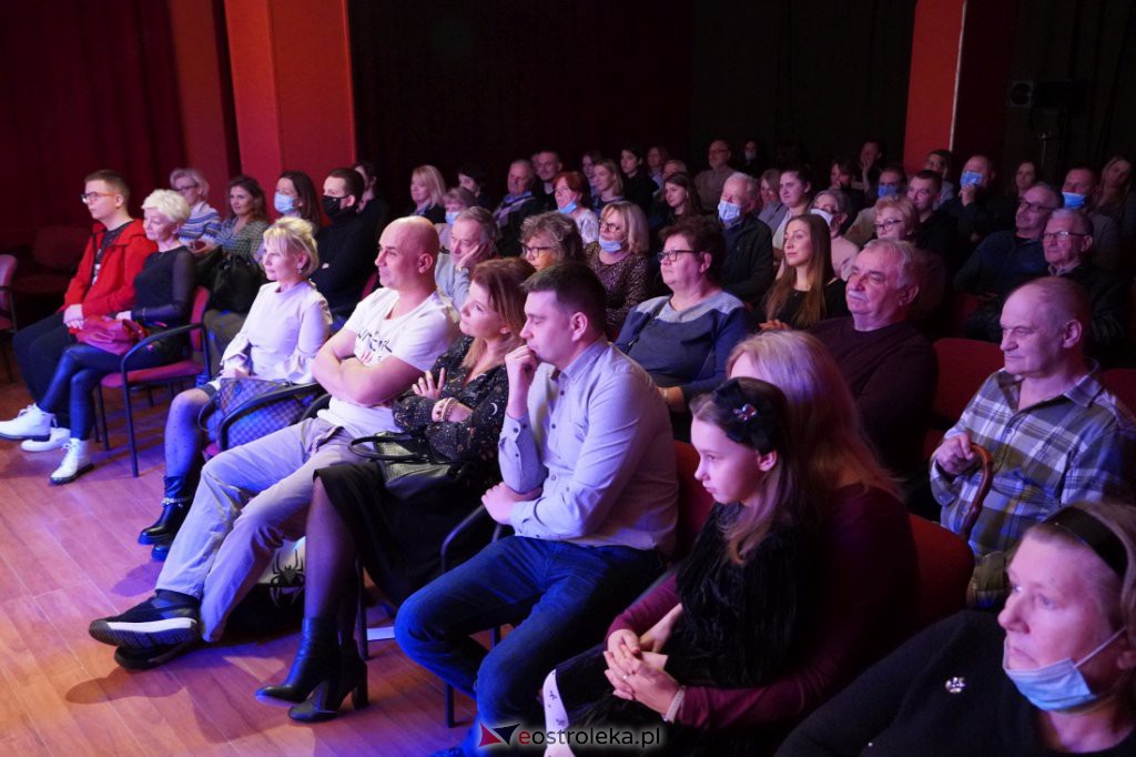 Spektakl teatralny Ostrołęckiej Sceny Autorskiej - Przeciętny gatunek człowieka - zdjęcie #12 - eOstroleka.pl