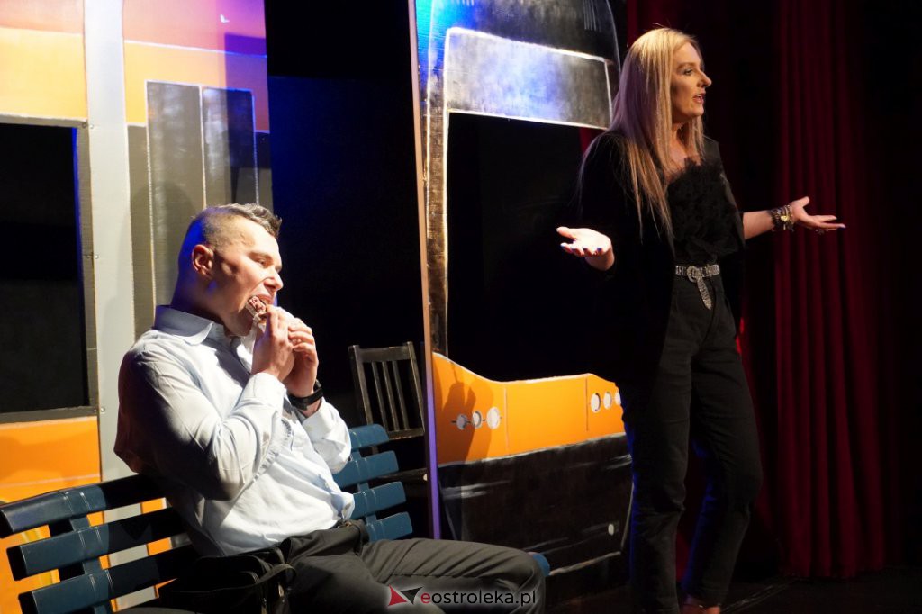Spektakl teatralny Ostrołęckiej Sceny Autorskiej - Przeciętny gatunek człowieka - zdjęcie #11 - eOstroleka.pl
