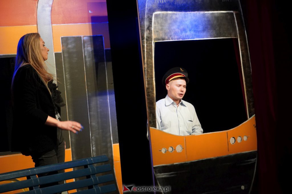 Spektakl teatralny Ostrołęckiej Sceny Autorskiej - Przeciętny gatunek człowieka - zdjęcie #9 - eOstroleka.pl