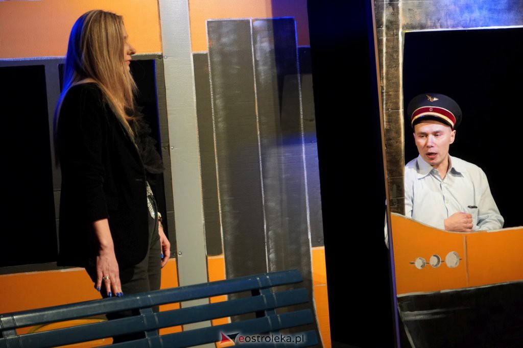 Spektakl teatralny Ostrołęckiej Sceny Autorskiej - Przeciętny gatunek człowieka - zdjęcie #6 - eOstroleka.pl