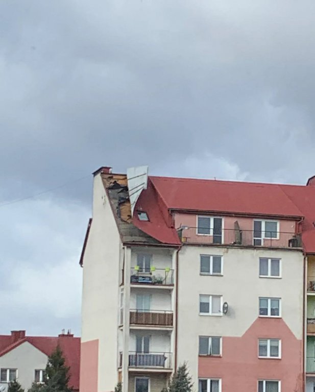 Wieje, niszczy i sieje strach. Kolejna noc z wichurą w regionie [19.02.2022] - zdjęcie #9 - eOstroleka.pl