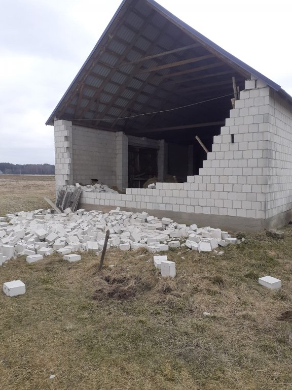 Wieje, niszczy i sieje strach. Kolejna noc z wichurą w regionie [19.02.2022] - zdjęcie #3 - eOstroleka.pl