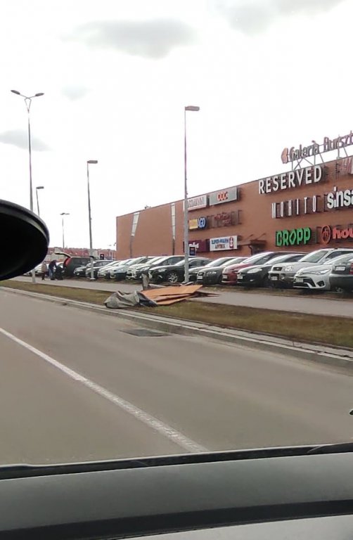 Wieje, niszczy i sieje strach. Kolejna noc z wichurą w regionie [19.02.2022] - zdjęcie #46 - eOstroleka.pl