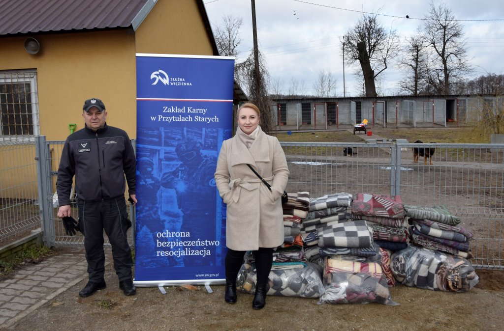 Funkcjonariusze ZK w Przytułach Starych wsparli schronisko dla bezdomnych psów Arka - zdjęcie #4 - eOstroleka.pl