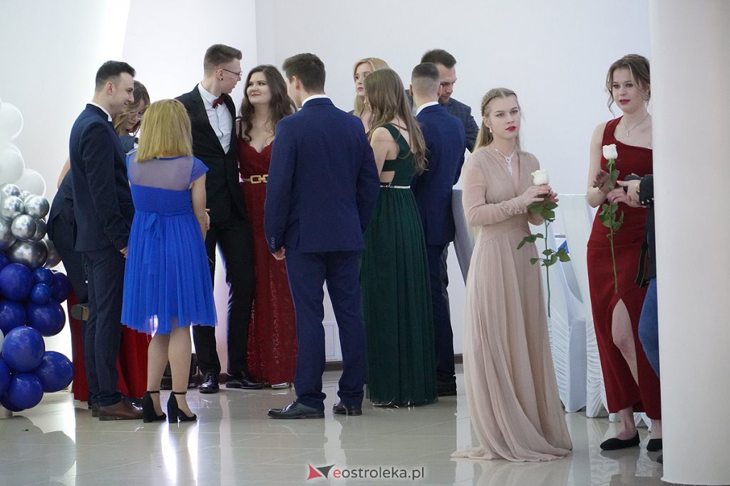 Studniówka 2022. Bal maturalny ZSZ 2 w Ostrołęce [19.02.2022] - zdjęcie #144 - eOstroleka.pl