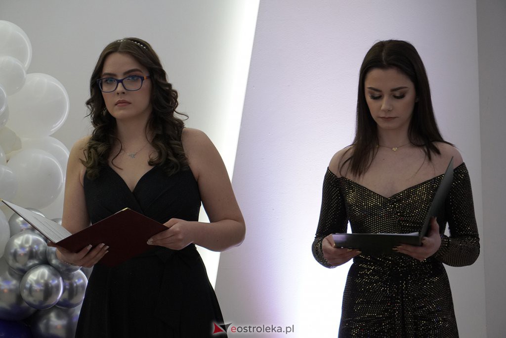 Studniówka 2022. Bal maturalny ZSZ 2 w Ostrołęce [19.02.2022] - zdjęcie #125 - eOstroleka.pl