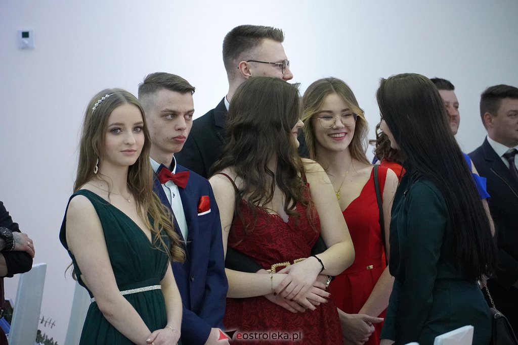 Studniówka 2022. Bal maturalny ZSZ 2 w Ostrołęce [19.02.2022] - zdjęcie #119 - eOstroleka.pl