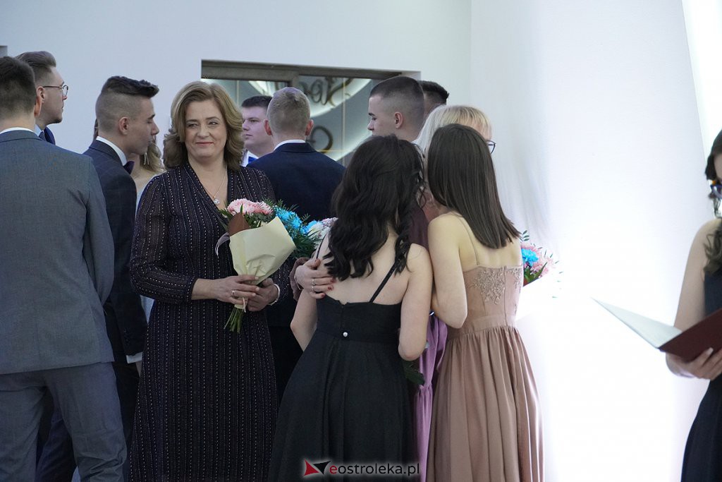 Studniówka 2022. Bal maturalny ZSZ 2 w Ostrołęce [19.02.2022] - zdjęcie #115 - eOstroleka.pl