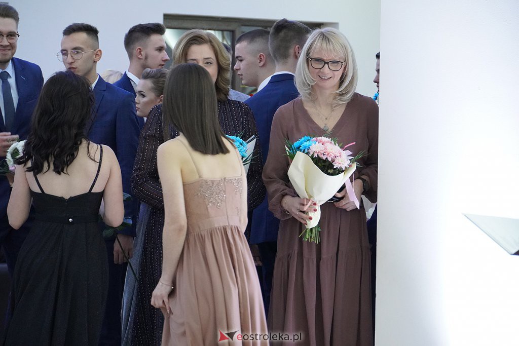 Studniówka 2022. Bal maturalny ZSZ 2 w Ostrołęce [19.02.2022] - zdjęcie #113 - eOstroleka.pl