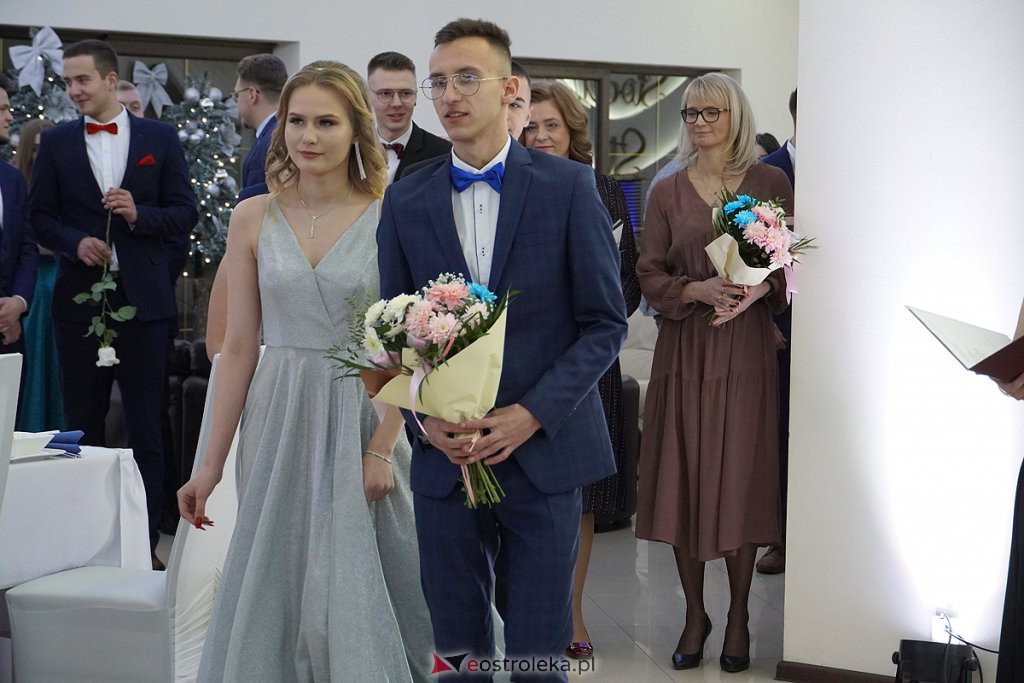 Studniówka 2022. Bal maturalny ZSZ 2 w Ostrołęce [19.02.2022] - zdjęcie #112 - eOstroleka.pl
