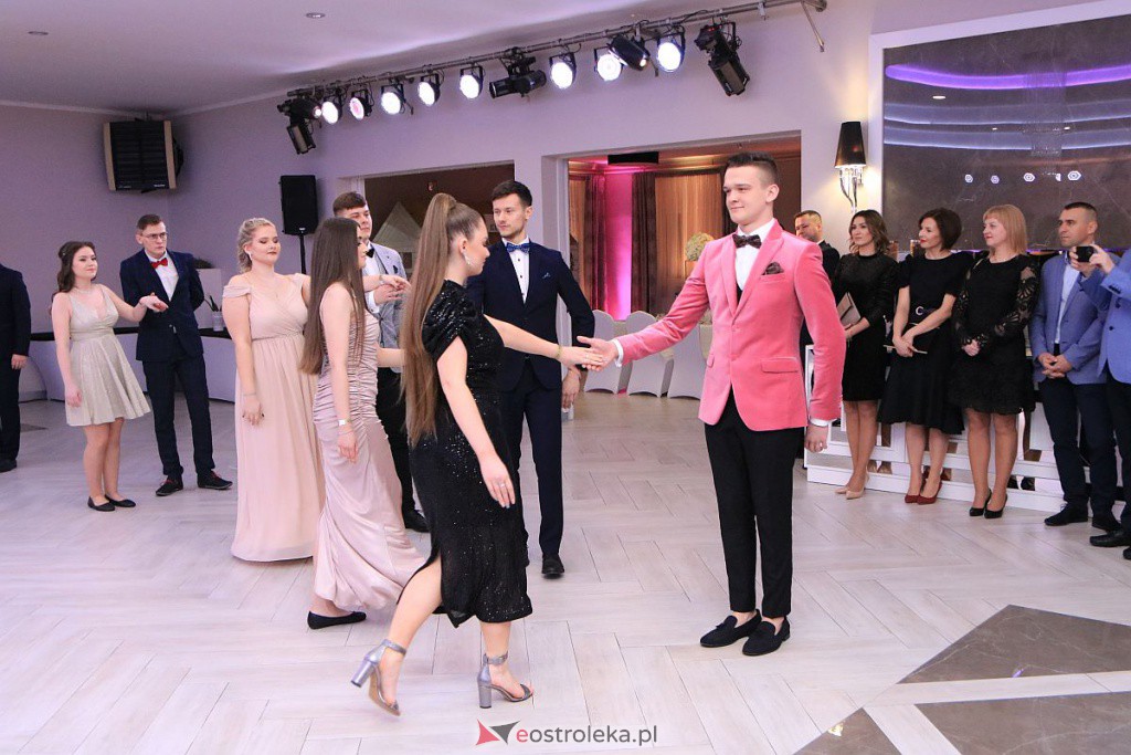 Studniówka 2022 w II LO w Ostrołęce. Tak bawili się maturzyści [19.02.2022] - zdjęcie #142 - eOstroleka.pl