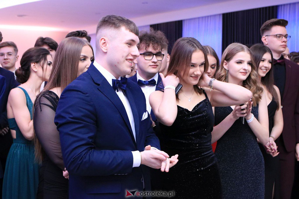 Studniówka 2022 w II LO w Ostrołęce. Tak bawili się maturzyści [19.02.2022] - zdjęcie #132 - eOstroleka.pl