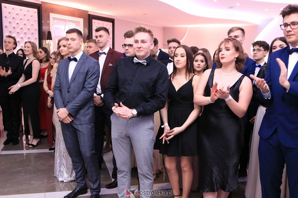 Studniówka 2022 w II LO w Ostrołęce. Tak bawili się maturzyści [19.02.2022] - zdjęcie #102 - eOstroleka.pl