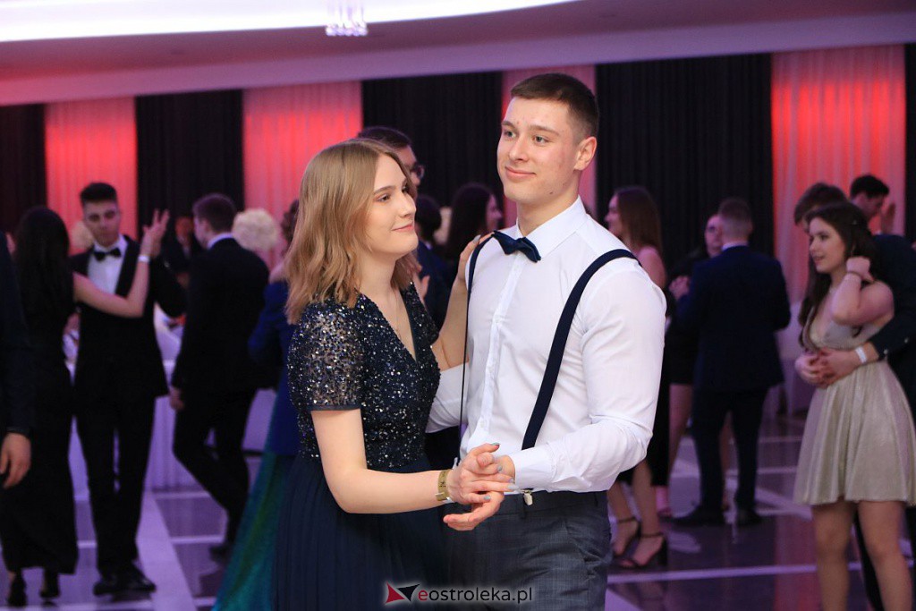 Studniówka 2022 w II LO w Ostrołęce. Tak bawili się maturzyści [19.02.2022] - zdjęcie #89 - eOstroleka.pl