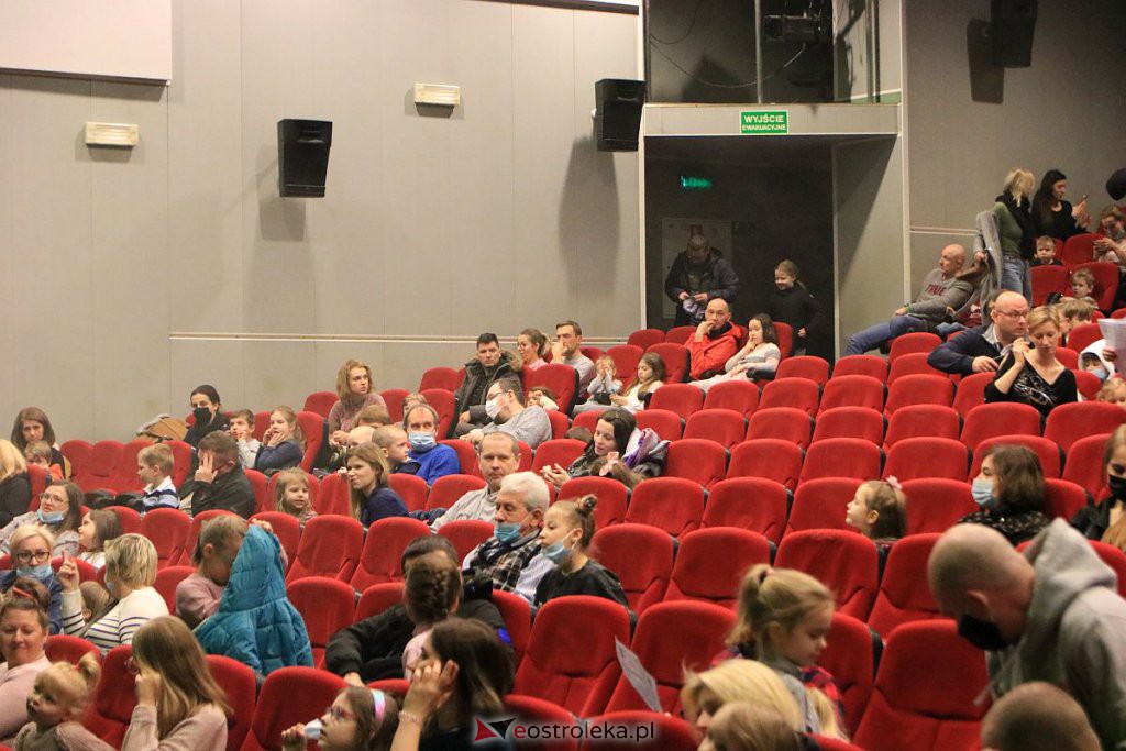 Spotkanie maluchów z „(Nie)brzydkim kaczątkiem” w OCK [20.02.2022] - zdjęcie #33 - eOstroleka.pl