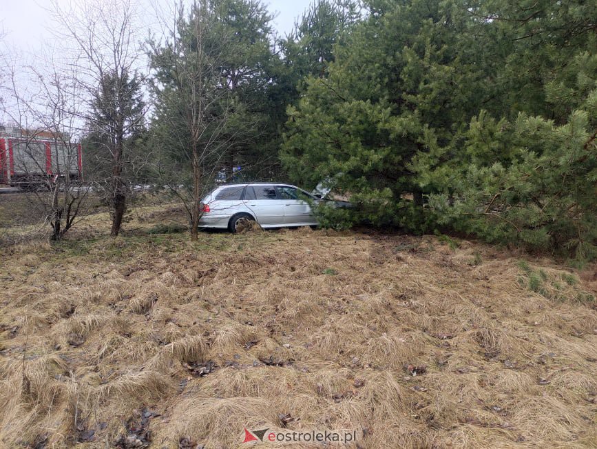 Wypadek na DK-53 między Ostrołęką a Dylewem [23.02.2022] - zdjęcie #10 - eOstroleka.pl