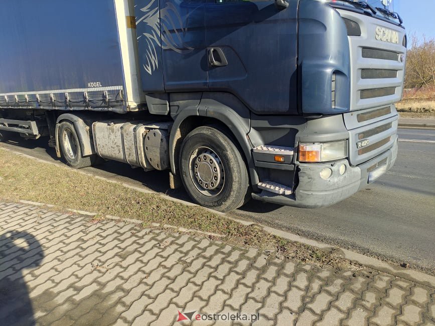 Kolejna kraksa na „krajówce” pod Ostrołęką. Uszkodzone trzy auta [24.02.2022] - zdjęcie #4 - eOstroleka.pl