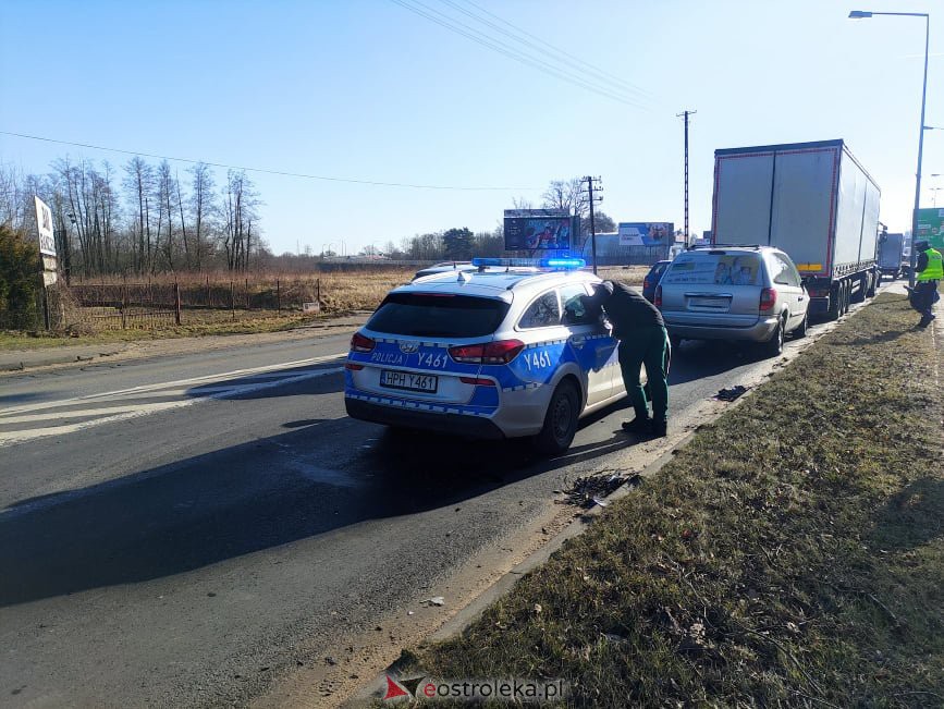 Kolejna kraksa na „krajówce” pod Ostrołęką. Uszkodzone trzy auta [24.02.2022] - zdjęcie #7 - eOstroleka.pl