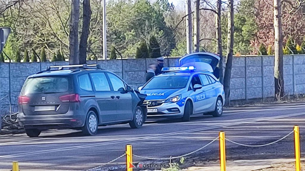Wypadek na skrzyżowaniu Ławskiej i Przemysłowej [24.02.2022] - zdjęcie #8 - eOstroleka.pl