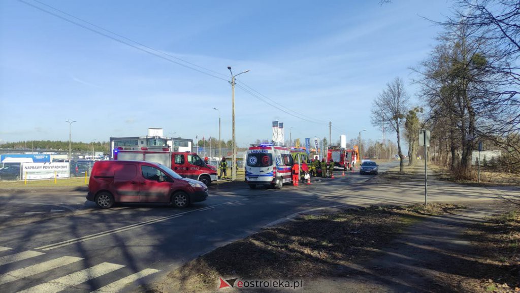 Wypadek na skrzyżowaniu Ławskiej i Przemysłowej [24.02.2022] - zdjęcie #3 - eOstroleka.pl