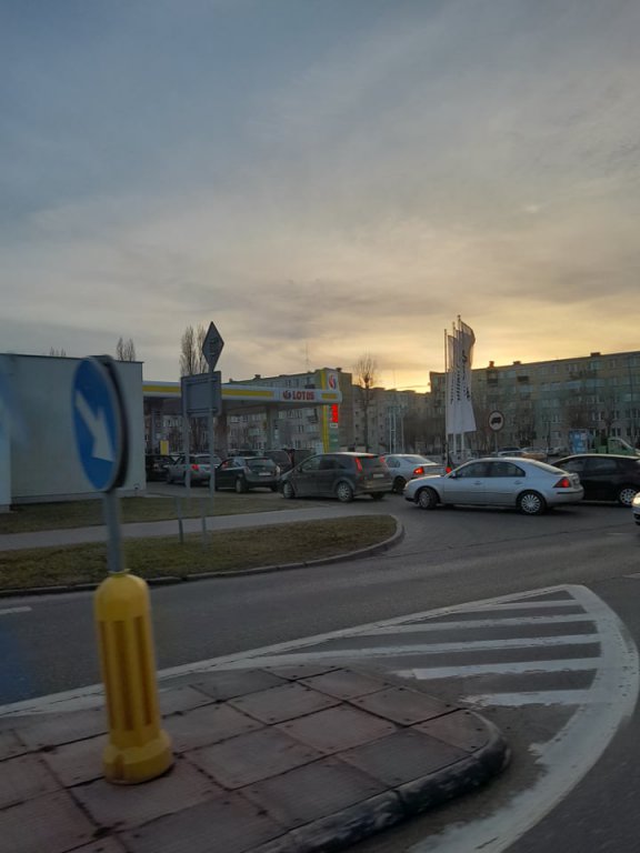 Kolejki na stacjach benzynowych [24.02.2022] - zdjęcie #12 - eOstroleka.pl