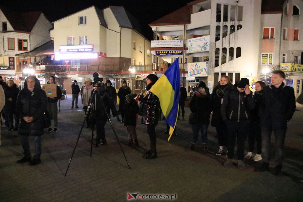 Ostrołęczanie solidarni z Ukrainą. W trudnym czasie bądźmy razem [24.02.2022] - zdjęcie #2 - eOstroleka.pl