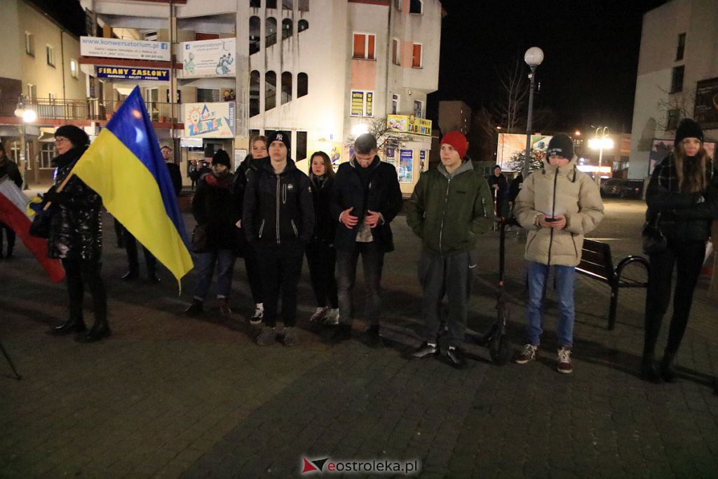 Ostrołęczanie solidarni z Ukrainą. W trudnym czasie bądźmy razem [24.02.2022] - zdjęcie #4 - eOstroleka.pl