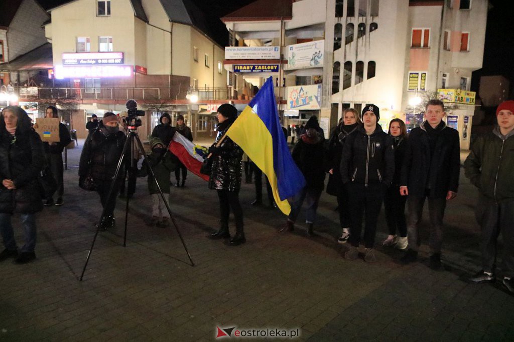 Ostrołęczanie solidarni z Ukrainą. W trudnym czasie bądźmy razem [24.02.2022] - zdjęcie #5 - eOstroleka.pl